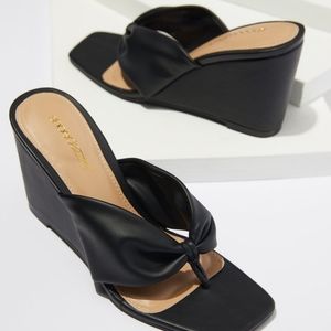 Black wedge slide. Size 12